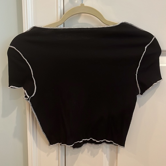 Shein Black and white lined cropped tee size small - Picture 2 of 2